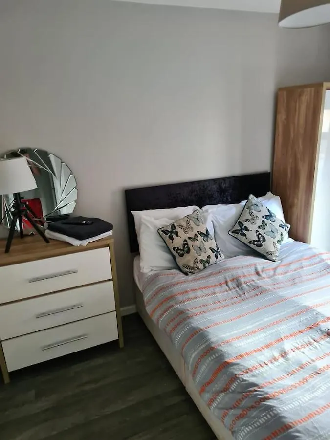 Massive 4 Bed Home Walking Distance To The City Lights, Perfect For Business Trips Belfast 0*,  United Kingdom