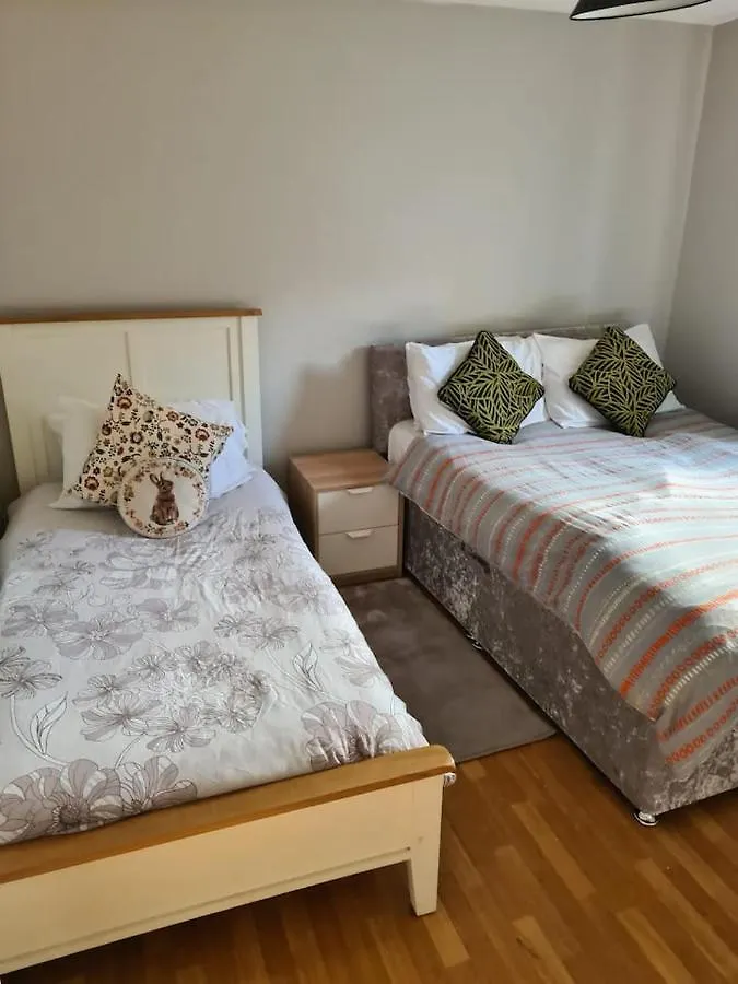 Massive 4 Bed Home Walking Distance To The City Lights, Perfect For Business Trips Belfast United Kingdom