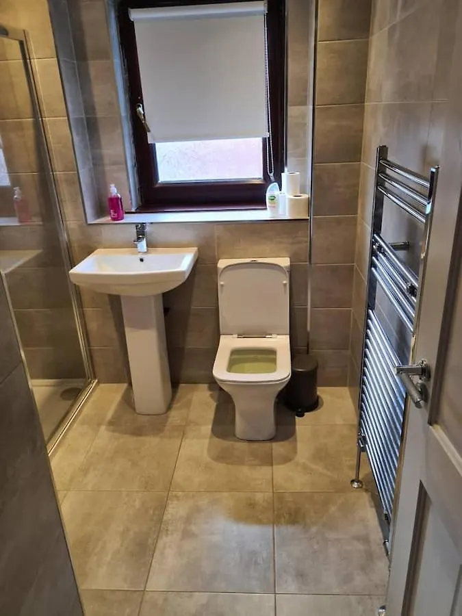 Massive 4 Bed Home Walking Distance To The City Lights, Perfect For Business Trips Belfast United Kingdom